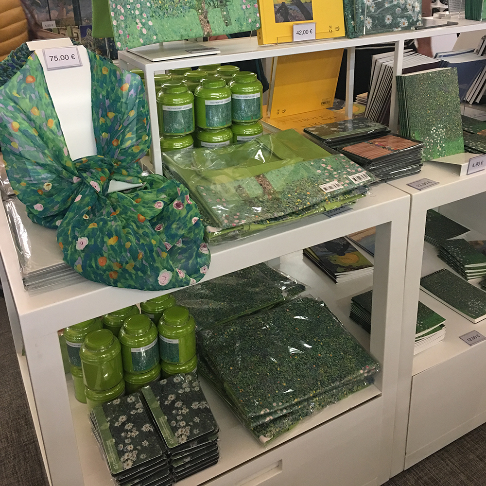 何必手抖拿起30万的玉镯，这些法国土特产颜高又便宜