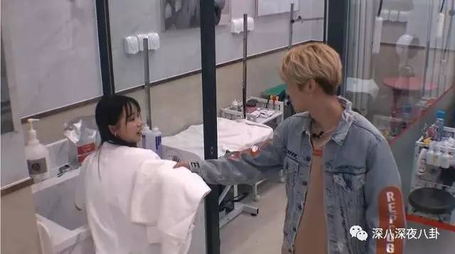 鹿晗玩魔方完整版,鹿晗还原魔方瞬间视频