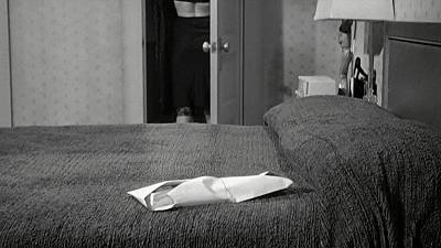 45秒美女沐浴戏拍7天,这部精分神作碾压99%的恐怖片