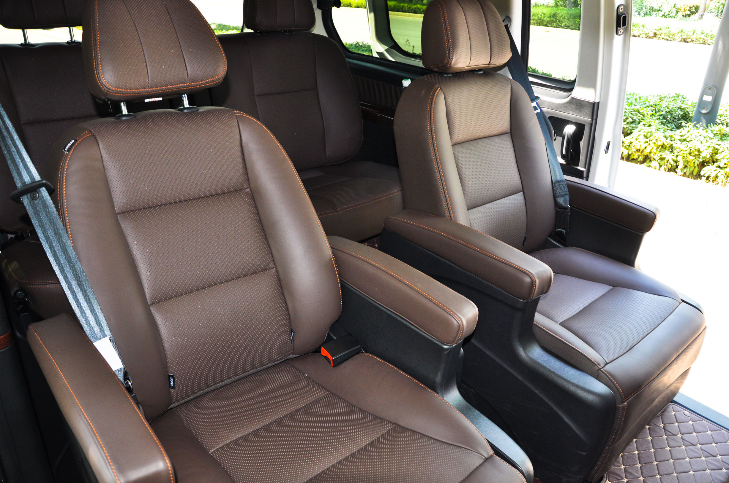 有哪种车后排可以放平睡觉,这款车的后排到底有多舒适