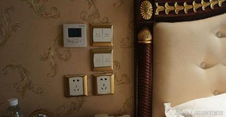 床头柜挡住插座还是不挡,新房装修完买的床头柜