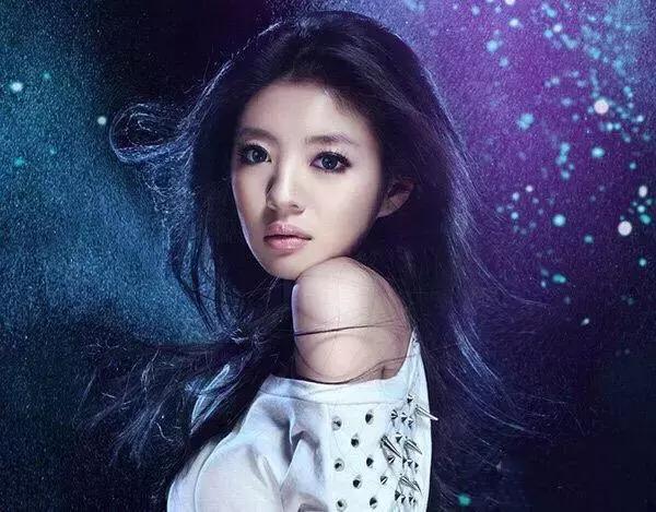 美艳的妆容,魅惑唇妆