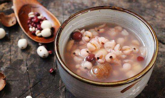 湿气重的危害你知道多少,教你一招辨别体内湿气