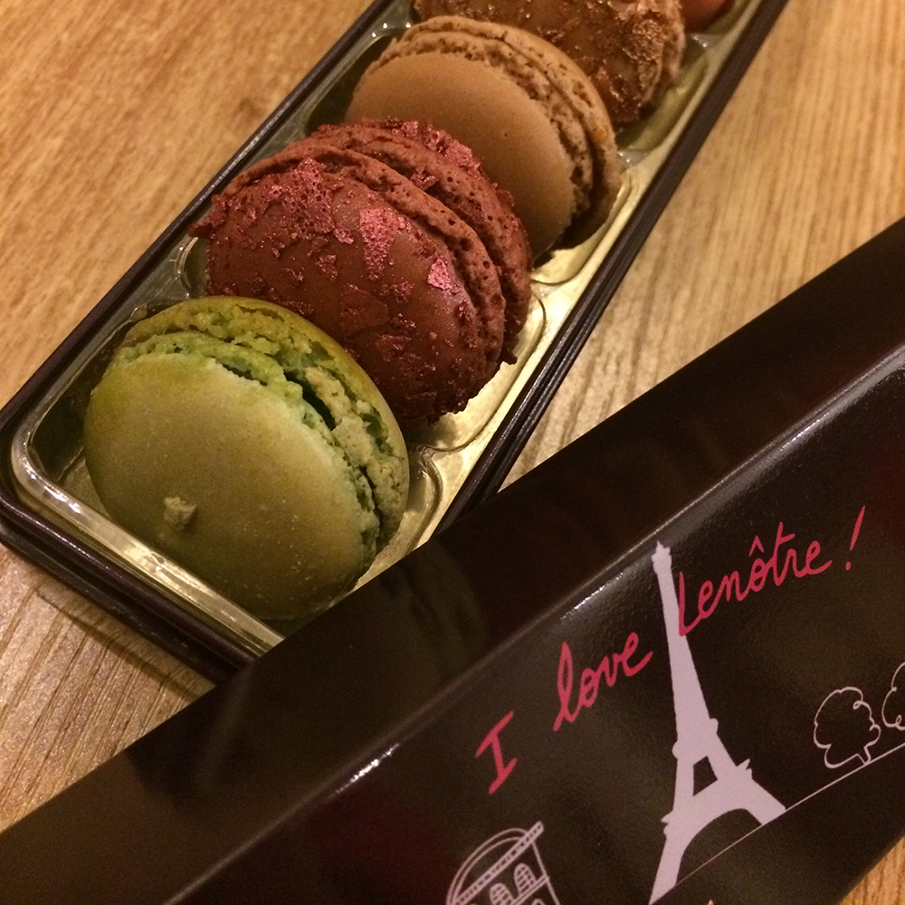 何必手抖拿起30万的玉镯，这些法国土特产颜高又便宜