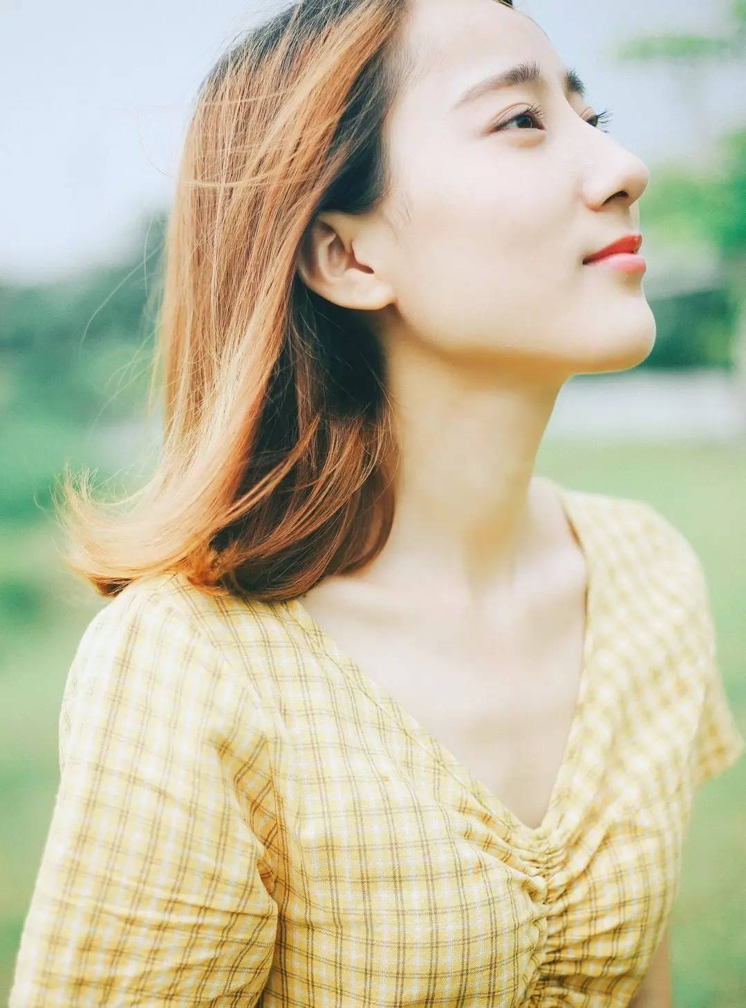 发量多简单又好看的头发造型教程,如何拍头发发丝好看