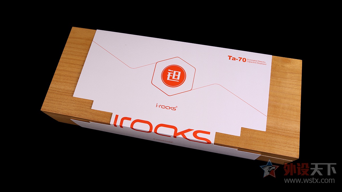 这款键盘有点厉害：可调键程、可在右上方组装乐高模型，最重要的是它有10种灯效