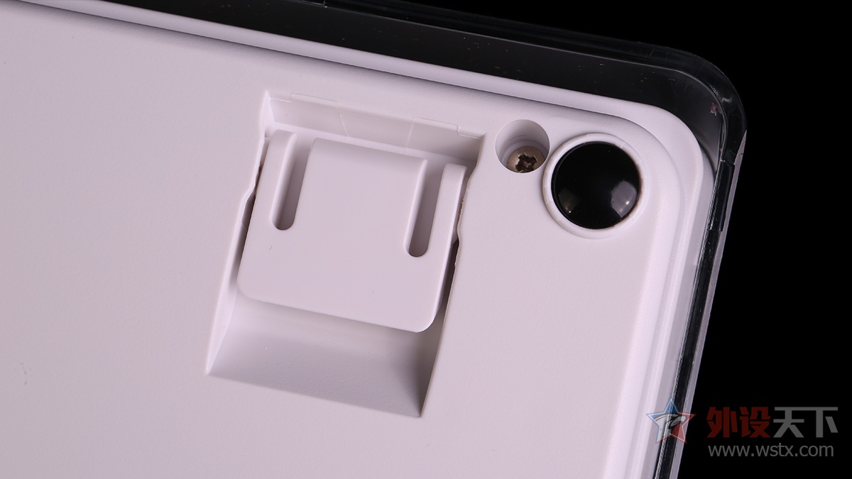 这款键盘有点厉害：可调键程、可在右上方组装乐高模型，最重要的是它有10种灯效