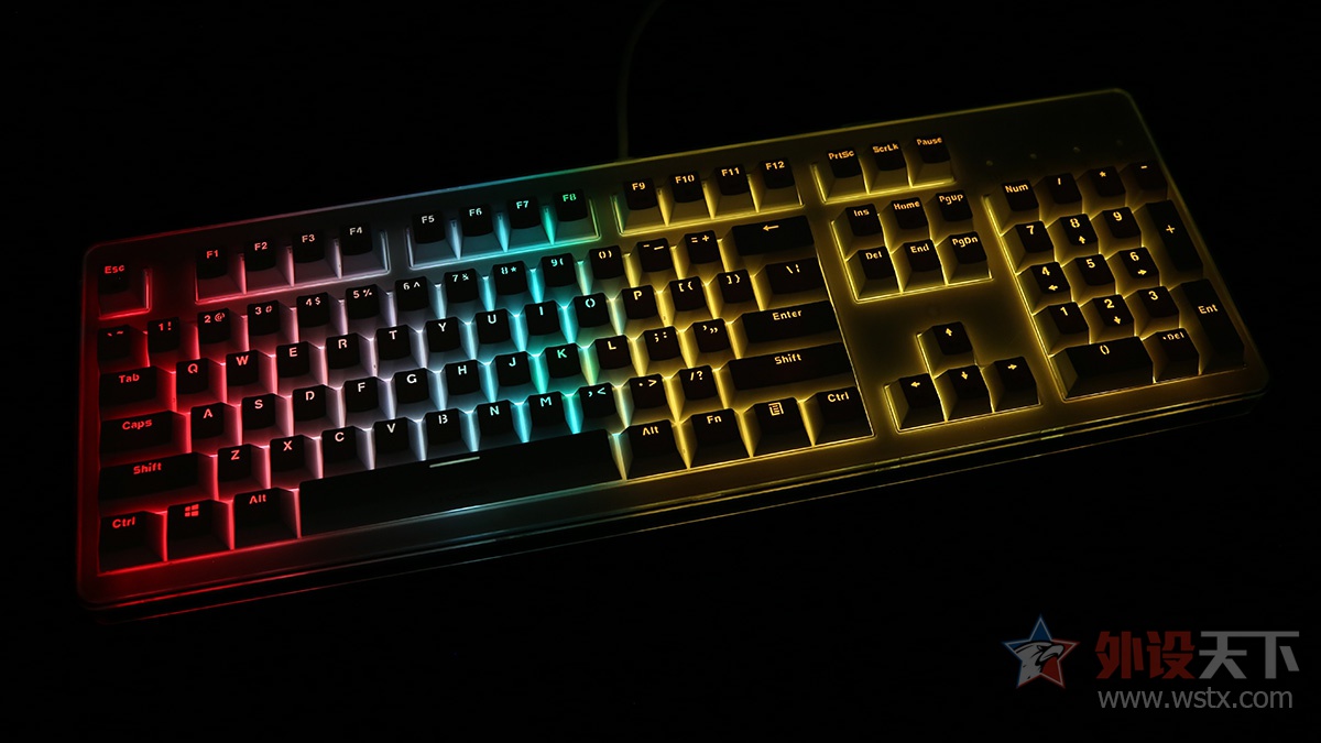 这款键盘有点厉害：可调键程、可在右上方组装乐高模型，最重要的是它有10种灯效