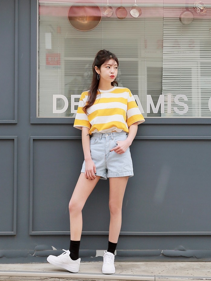 韩版复古条纹米奇大t恤,黑白条纹长袖t恤怎么搭配裤子