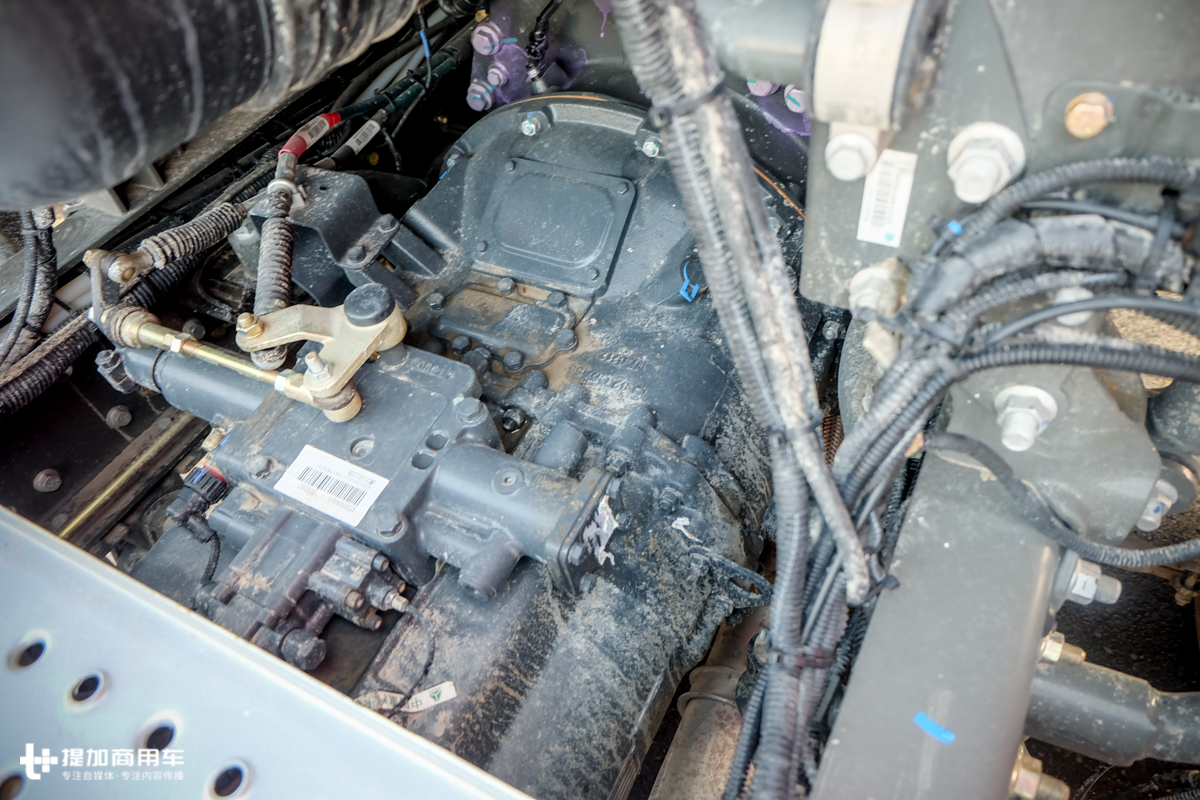 新款重汽t7牵引车,540马力的重汽