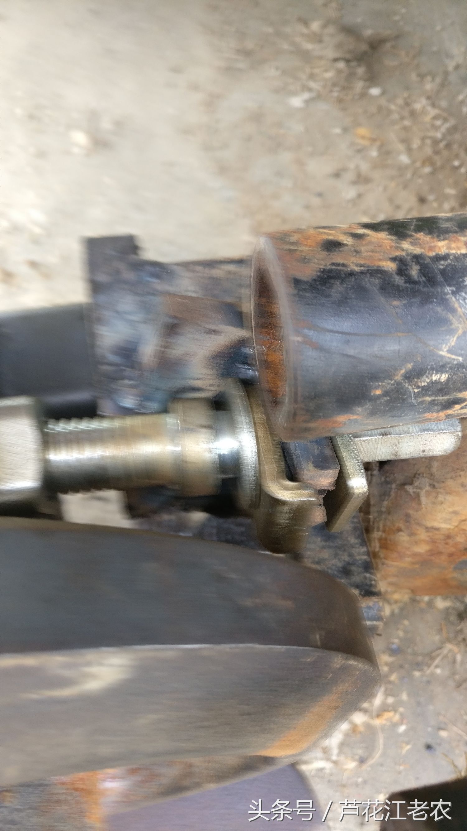 20170629福田雷沃RG40老款履带收割机导向轮改成下挂式