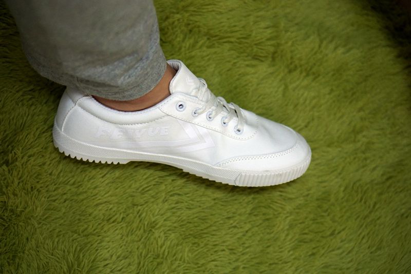 飞跃国潮小白鞋测评,飞跃国产高帮小白鞋