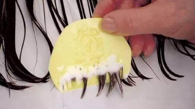 孩子头发有头皮屑原因,孩子头发痒有头皮屑怎么办