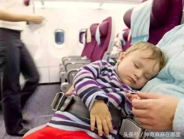 一个人带婴儿坐飞机有不便吗,带娃坐飞机会疯吗