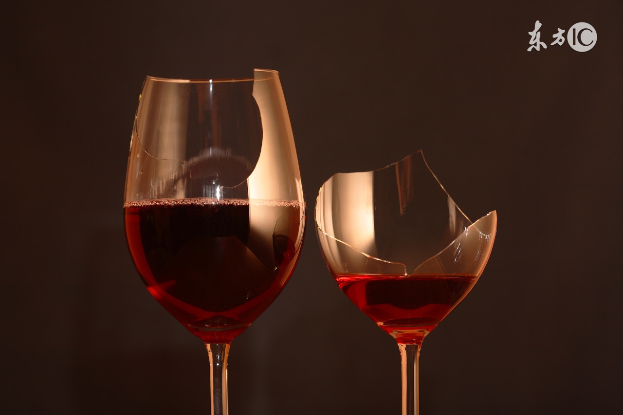 准备保存自酿葡萄酒时,发现还在冒泡,这时可以保存吗,如何处理