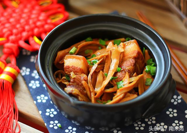 笋干经过这样处理烧肉才会好吃,浙江笋干梅干菜烧肉的家常做法