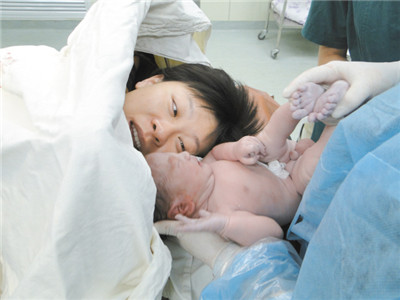 刚出生的宝宝长什么样？这里五大现象，看得心发慌