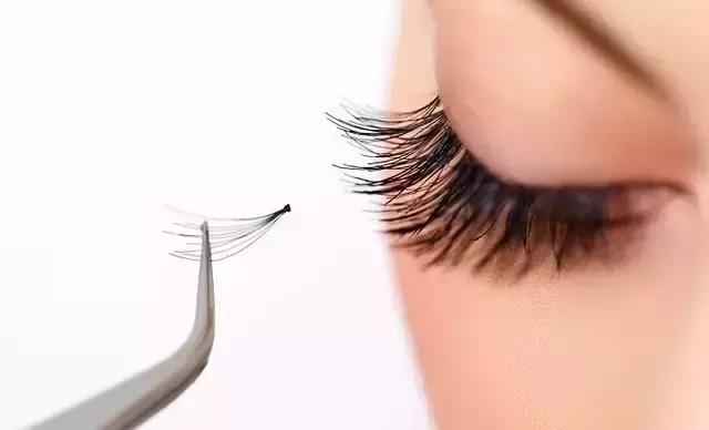 用什么方法才能使睫毛变长变浓密,睫毛怎么变长这些技巧定能帮到你