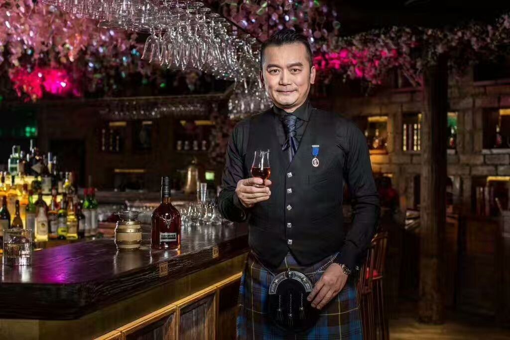 酒吧喝洋酒的好处,去酒吧为什么要排队