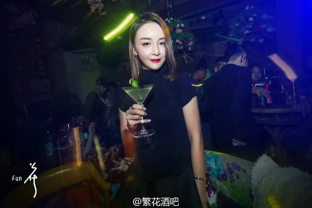 酒吧喝洋酒的好处,去酒吧为什么要排队