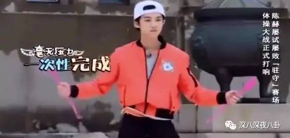 鹿晗玩魔方完整版,鹿晗还原魔方瞬间视频