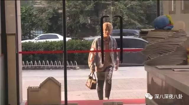 鹿晗玩魔方完整版,鹿晗还原魔方瞬间视频