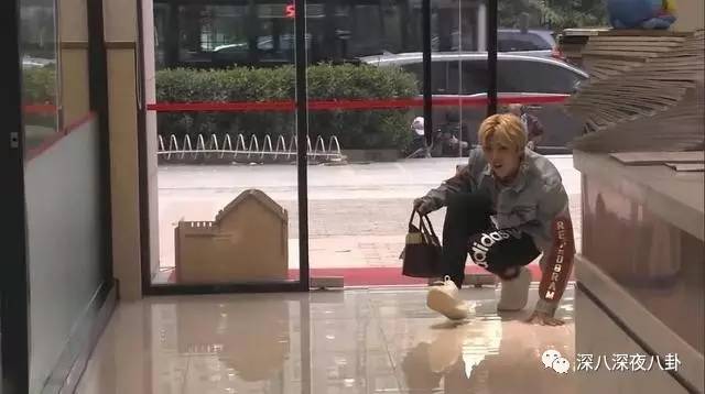 鹿晗玩魔方完整版,鹿晗还原魔方瞬间视频