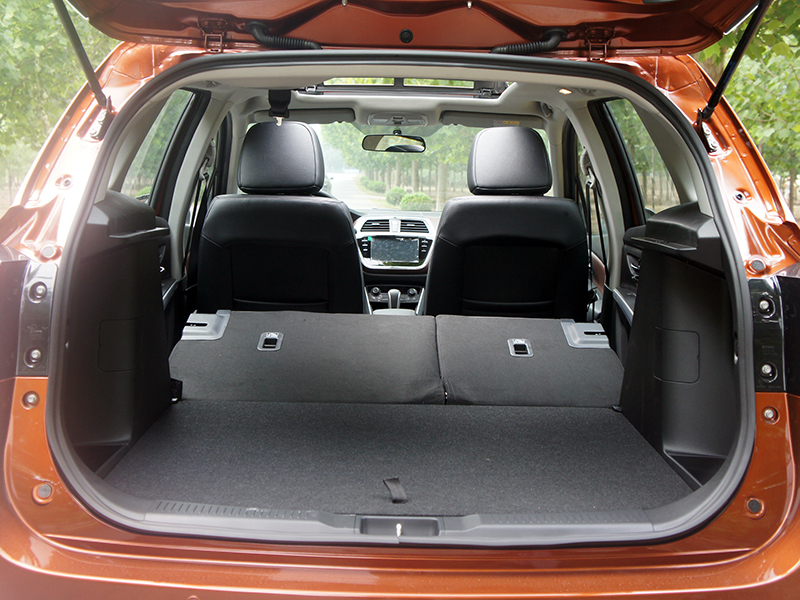 外观没啥特点的车,外观动力不差的车