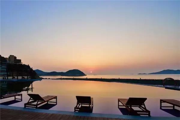 何必去马代,宁波这些美到窒息の无边泳池,就能让你一秒入海,即刻度假