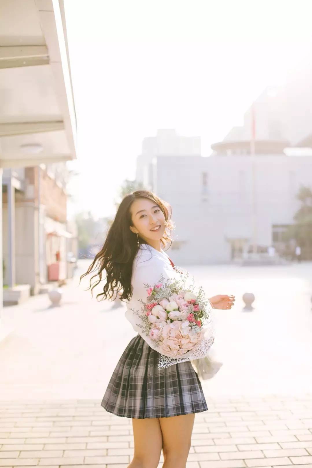 发量多简单又好看的头发造型教程,如何拍头发发丝好看