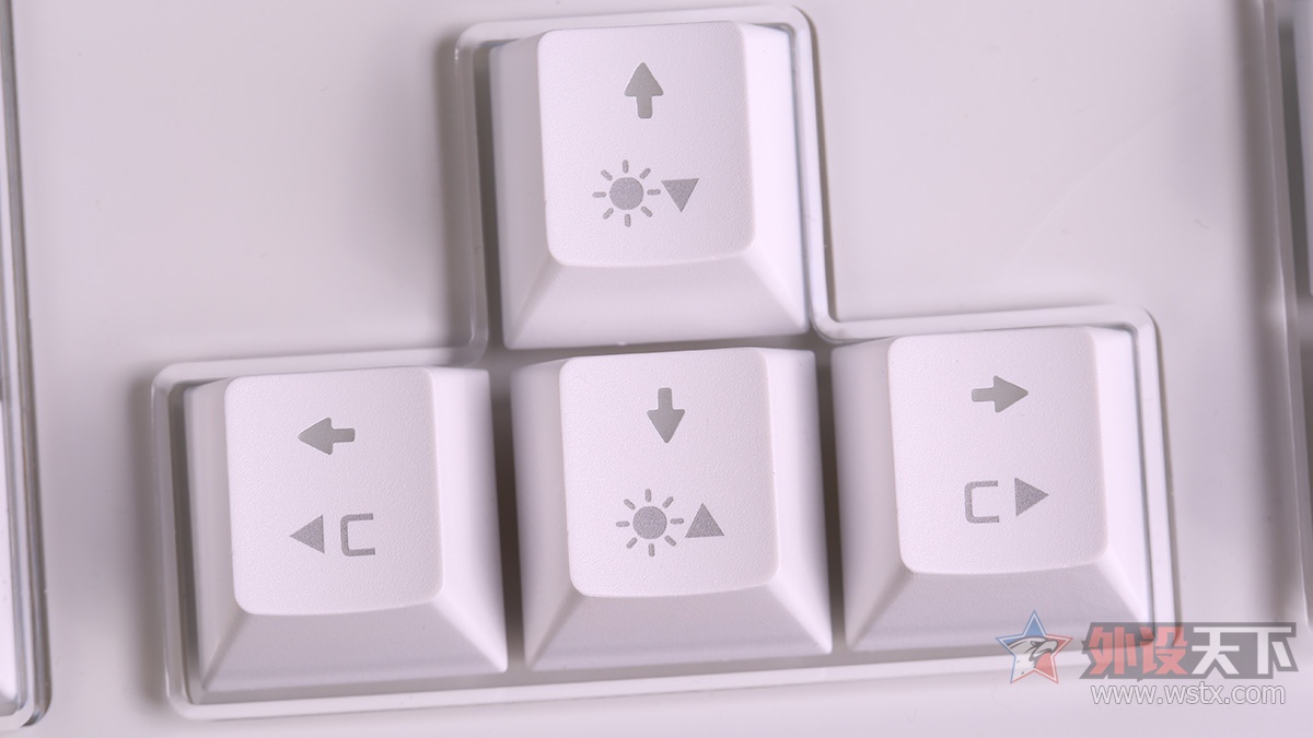 这款键盘有点厉害：可调键程、可在右上方组装乐高模型，最重要的是它有10种灯效