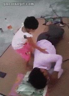 GIF，当你走在高山流水，要小心画地为牢！哈哈！走村庄里要小心！