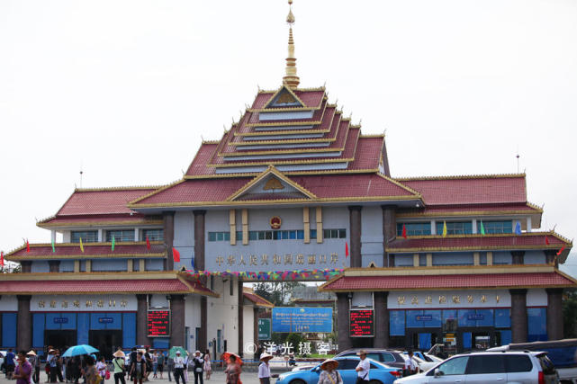 云南瑞丽翡翠玉器交易市场,瑞丽姐告翡翠批发市场在哪里