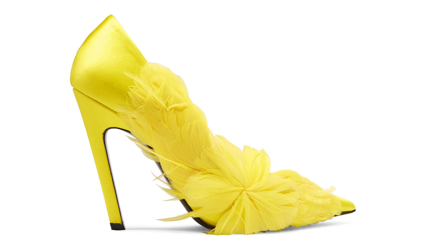 今年流行的羽毛女款衣服,最流行羽毛衣