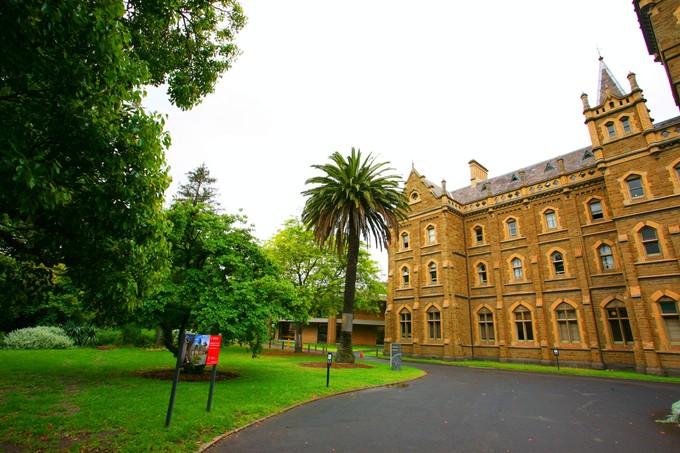 英国大学与澳洲大学,英国澳洲大学