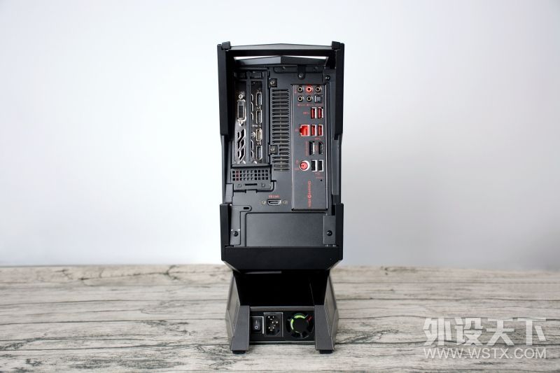 这才是游戏手机该有什么样的样子,微星宙斯盾钛3主机