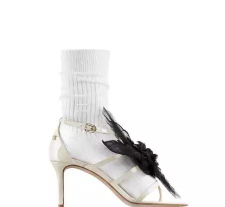 一双塑料凉鞋4000元！洗澡筐4300元！看着这些时尚大牌的新款，才明白我妈从小把我当公主！