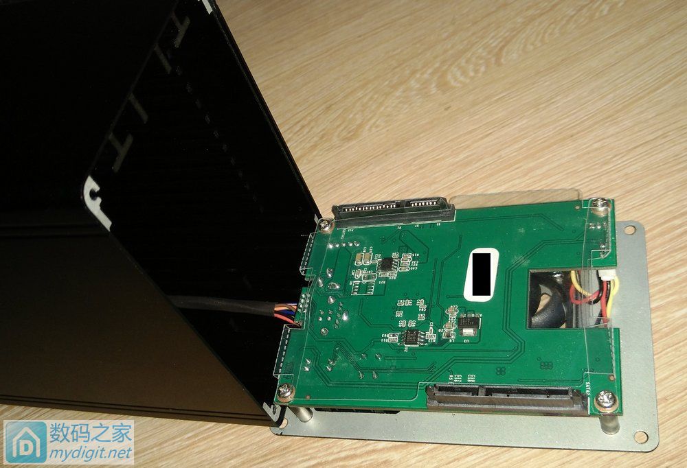 不黑不吹！艾客优品,AKITIOUSB3.1双盘位硬盘箱拆解简评