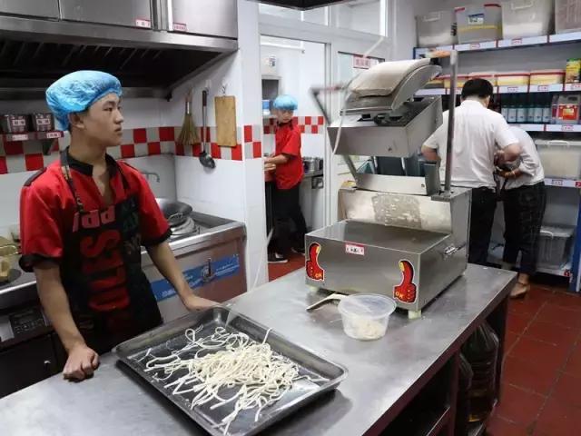 为了一碗面跑几百里,为了一碗面跑很远的人