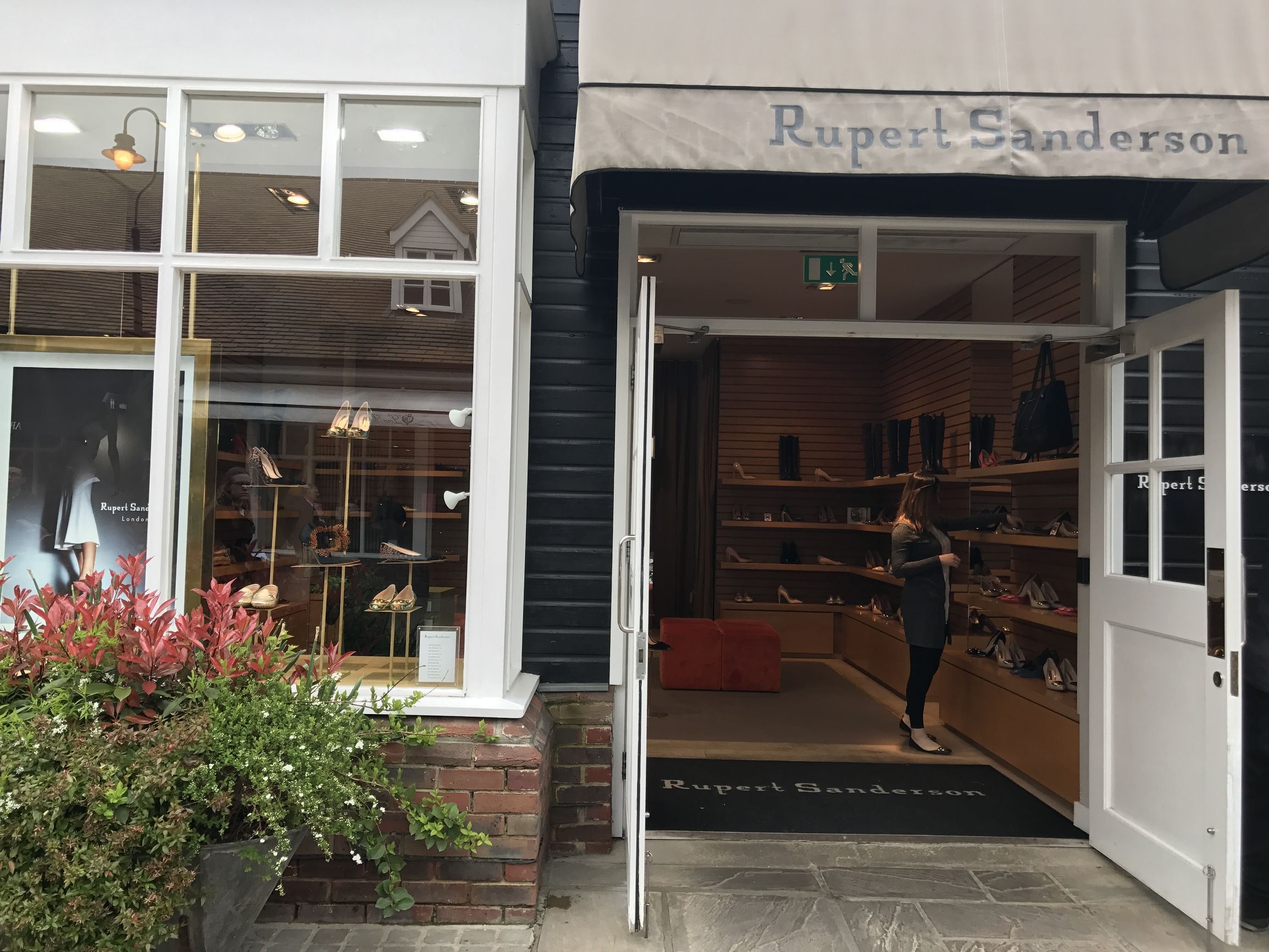 镶金边的高跟鞋!凯特妃最爱,老佛爷钦点,女星们集体买买买!