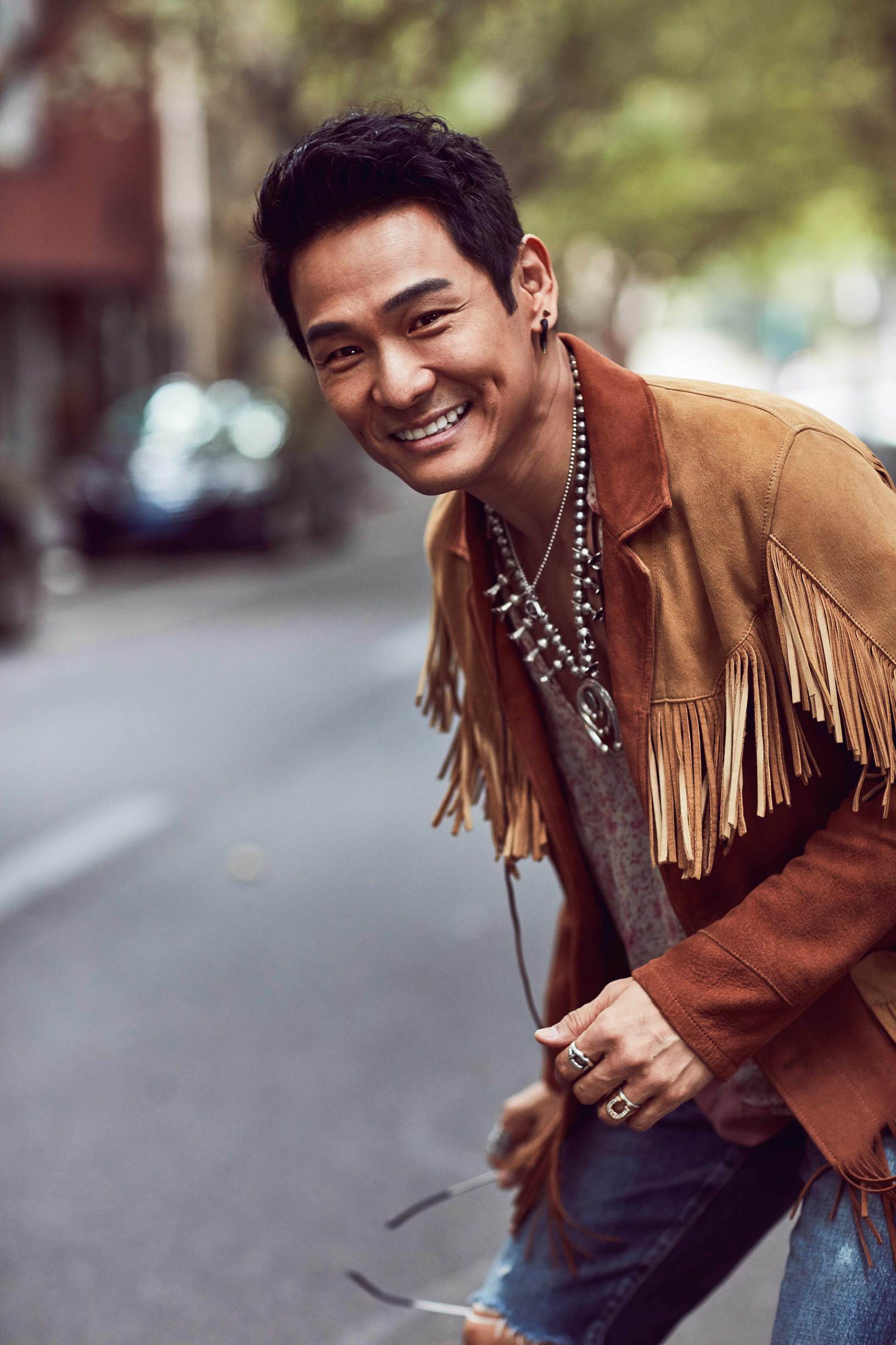 晒港剧晒港茶晒维港晒青涩照片,看看黄晓明唐嫣baby张卫健眼中的香港