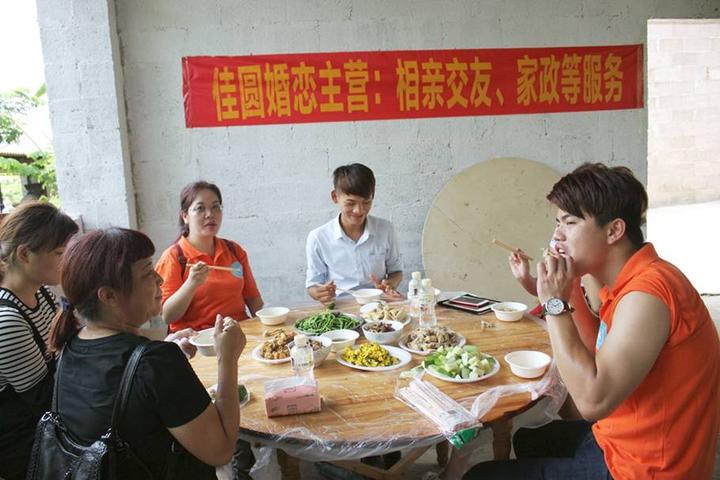 游机鸡是什么东西?吸引一群厨王跑到南宁农村吃