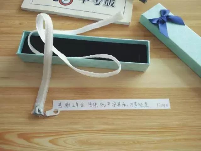 要不是腰软，怎么能把腿的劈这么开？