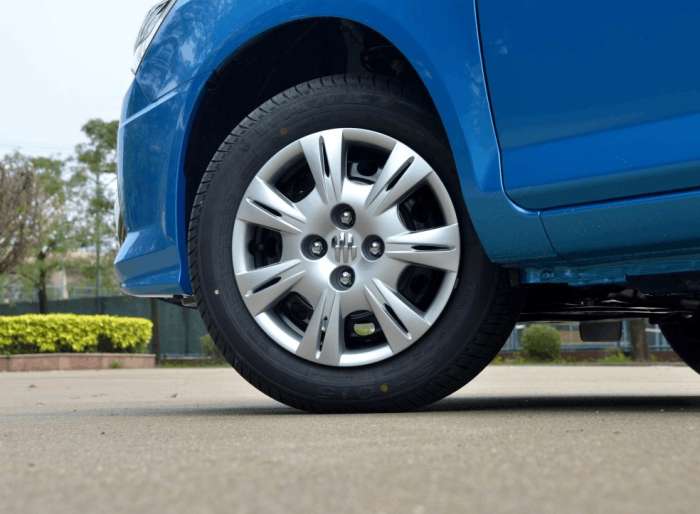 本田更换的原厂件和原车一样吗,本田换一个车标多少钱