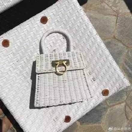 最近整个时尚圈都中了这个包包的毒!