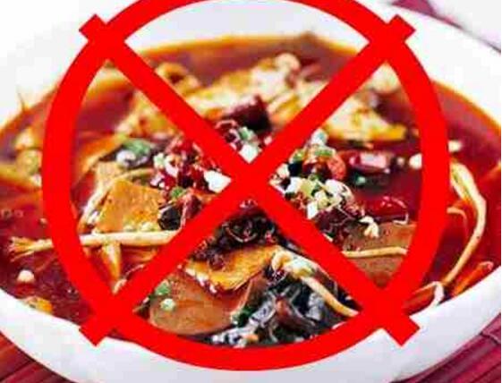 头皮屑有黄色痂块头皮发红,头皮上有一层白色的头皮屑还脱发