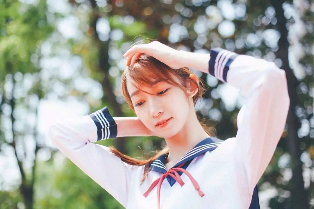 发量多简单又好看的头发造型教程,如何拍头发发丝好看