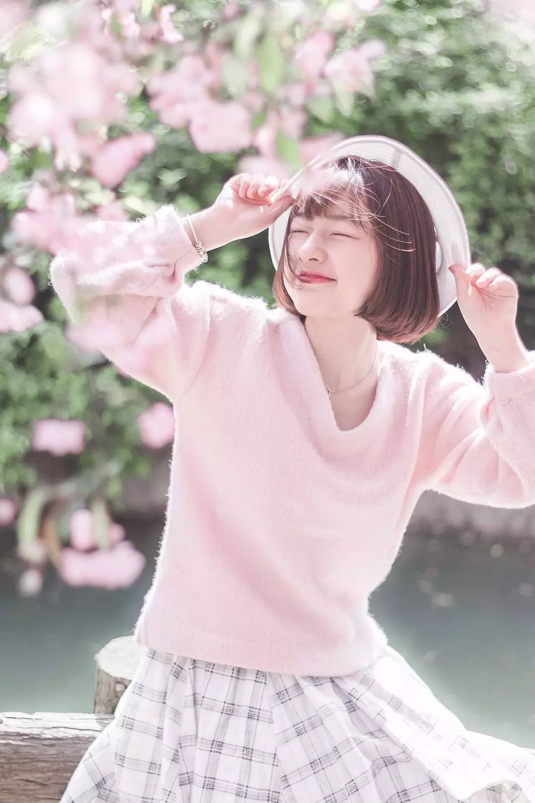 发量多简单又好看的头发造型教程,如何拍头发发丝好看