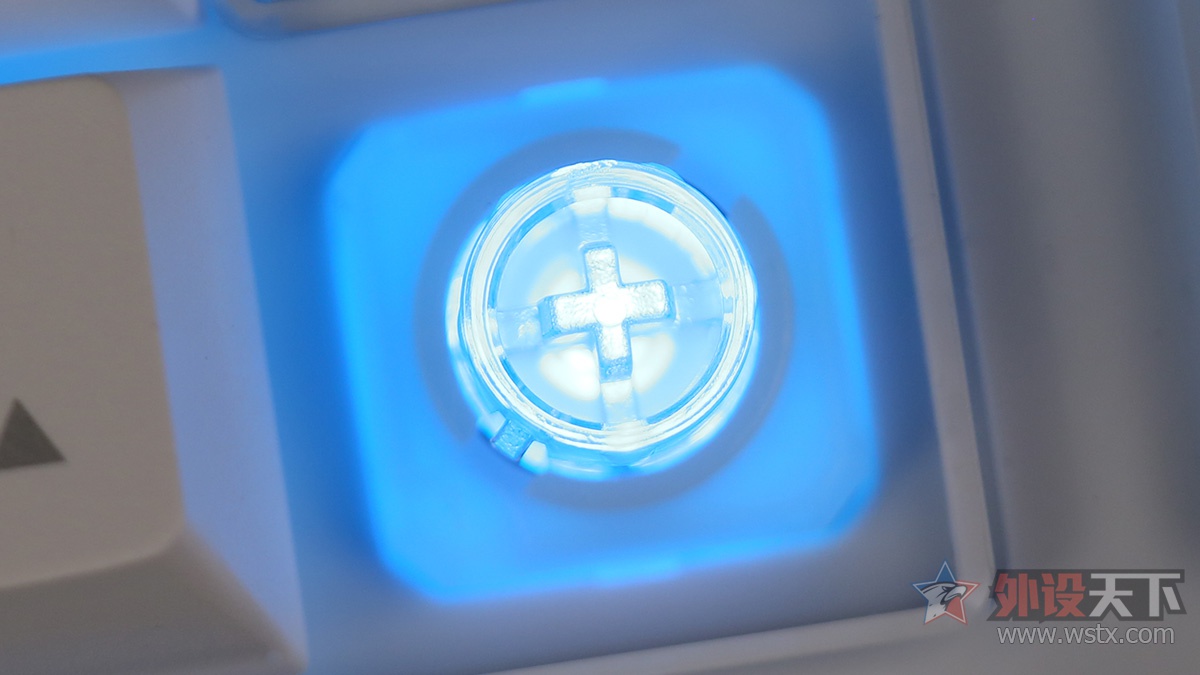 这款键盘有点厉害：可调键程、可在右上方组装乐高模型，最重要的是它有10种灯效