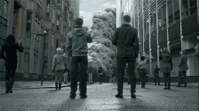 GIF，当你走在高山流水，要小心画地为牢！哈哈！走村庄里要小心！